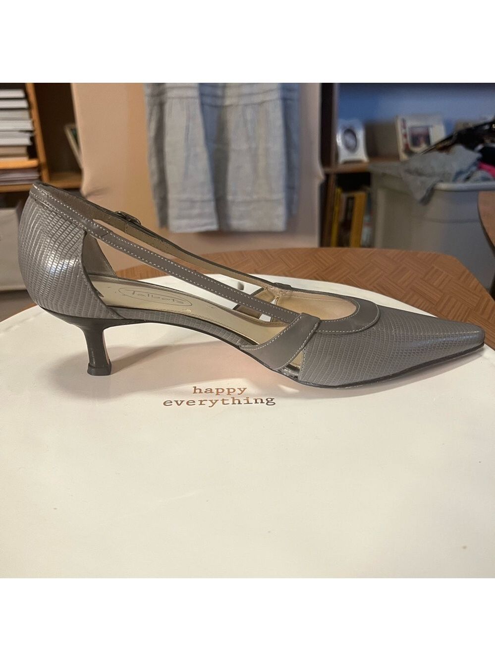 Classic Talbots Genuine Leather Heels - Picture 3 of 8